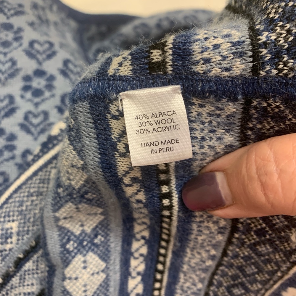 Alpaca Imports Blue & White Patterned Women's Cardigan - Picture 7 of 8